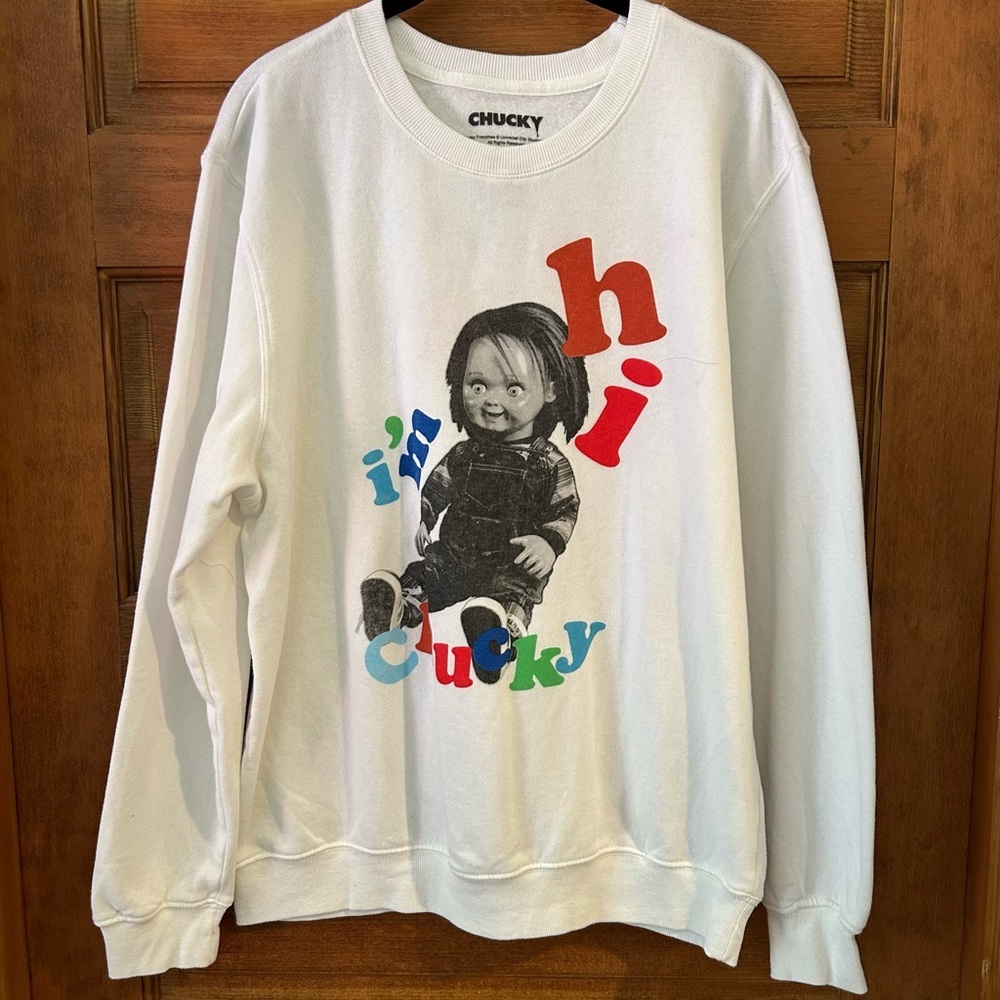 UNIVERSAL STUDIOS/ / white “Hi I’m Chucky”/ back- Wanna Play” Sweatshirt/ size M
